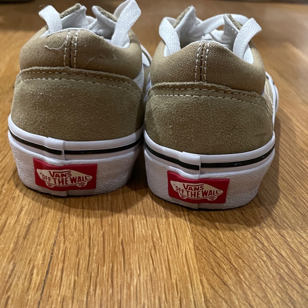 Vans Little Kids Old Skool Sneaker, Beige and White. (Worn only once!) - Picture 2 of 7